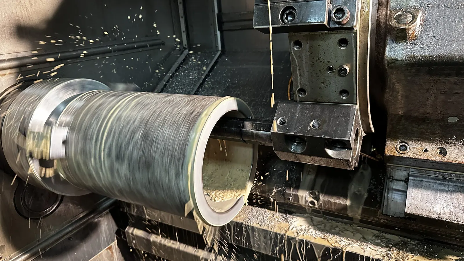 Machining a sleeve on a lathe